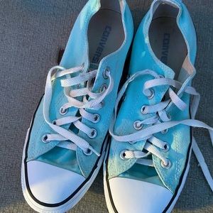 Converse size 7 1/2 women’s